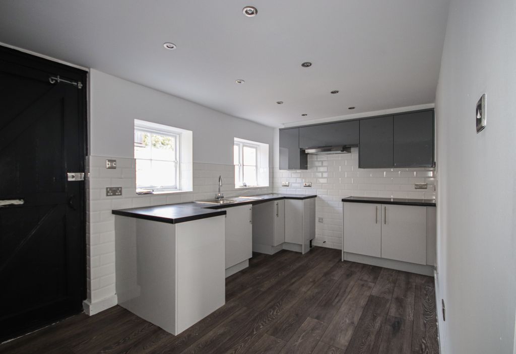 Property photo 2 of 12 Kitchen
