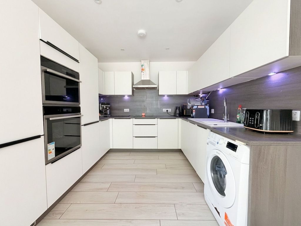 Property photo 2 of 25