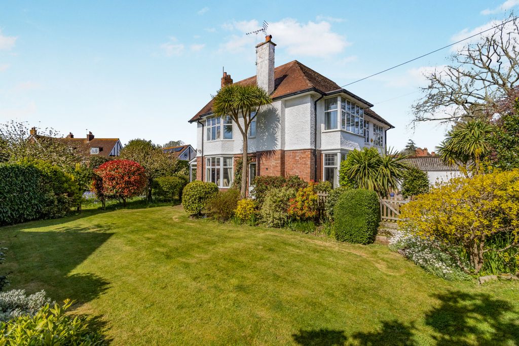 Property photo 2 of 20