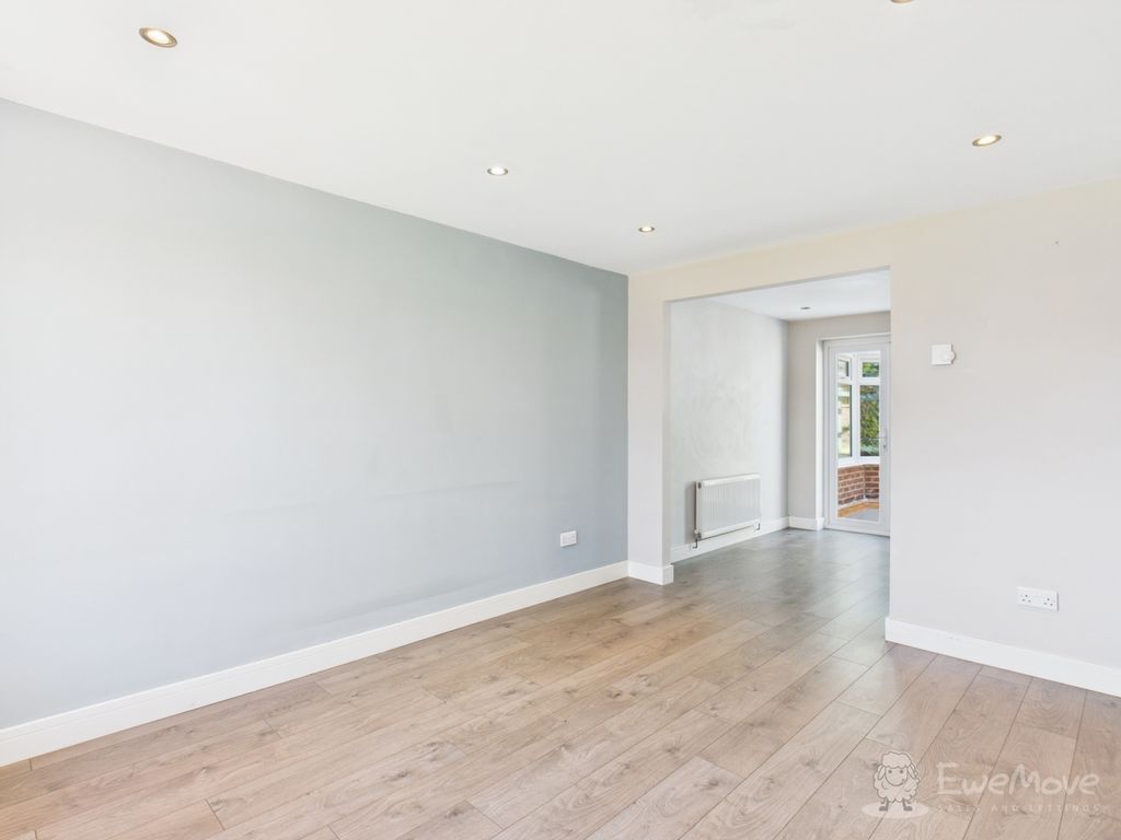 Property photo 2 of 15 Lounge - Ewemove Cheadle Hulme And Wilmslow