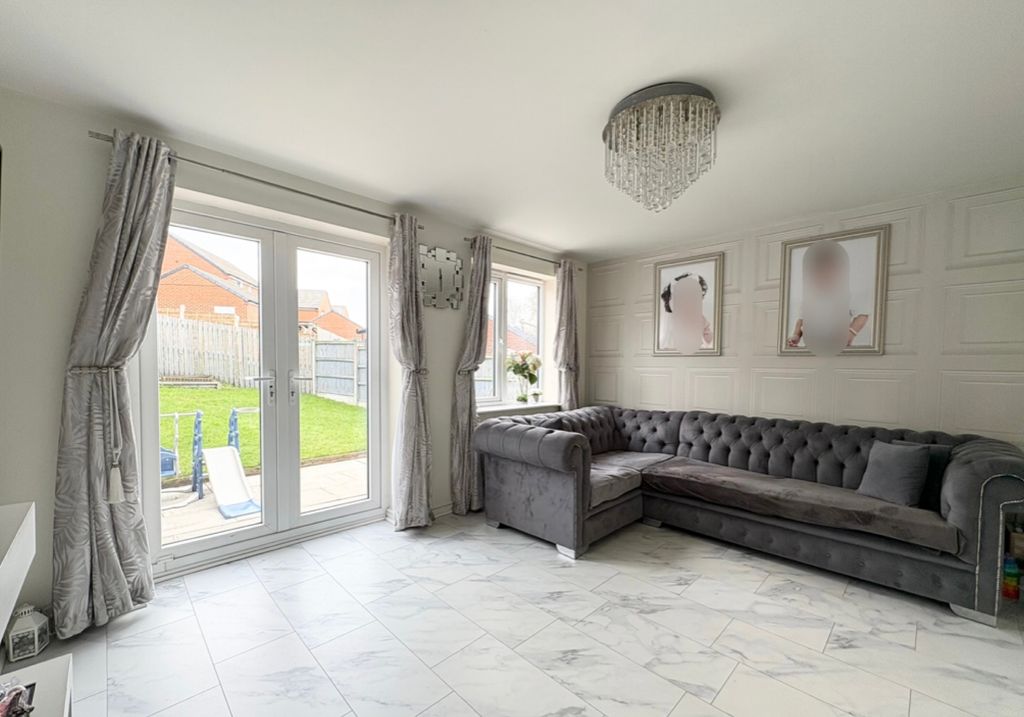 Property photo 3 of 21 Lounge