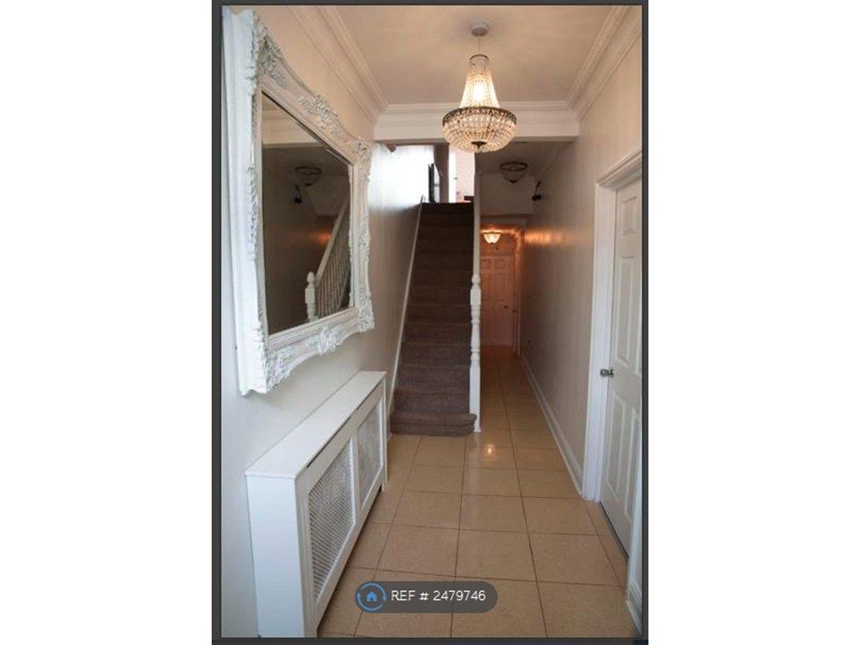 Property photo 3 of 15 Hall Way
