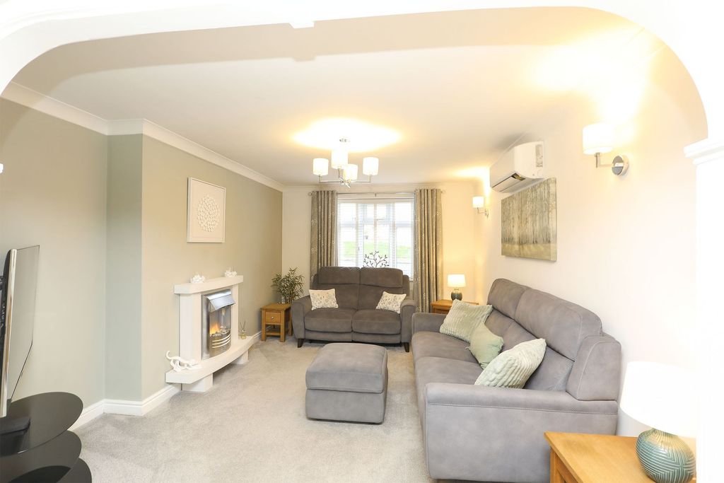 Property photo 2 of 27