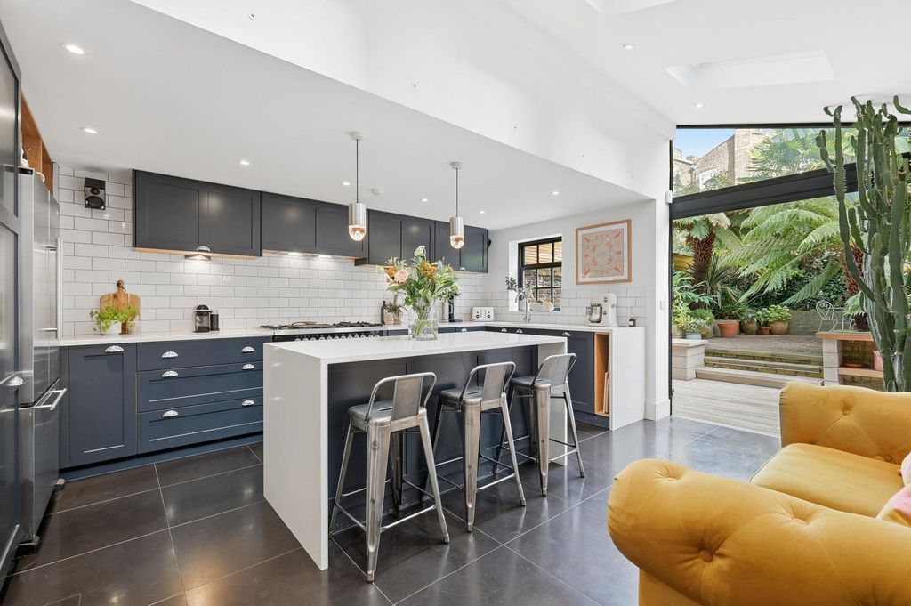 Property photo 2 of 24 Image