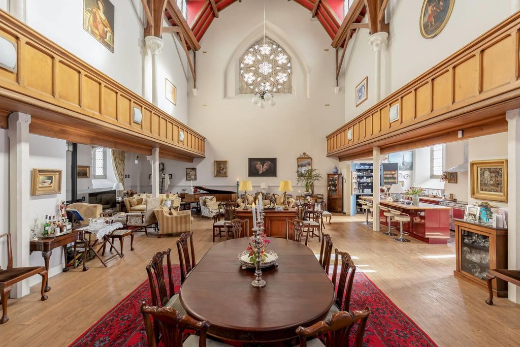 Property photo 3 of 28 Image