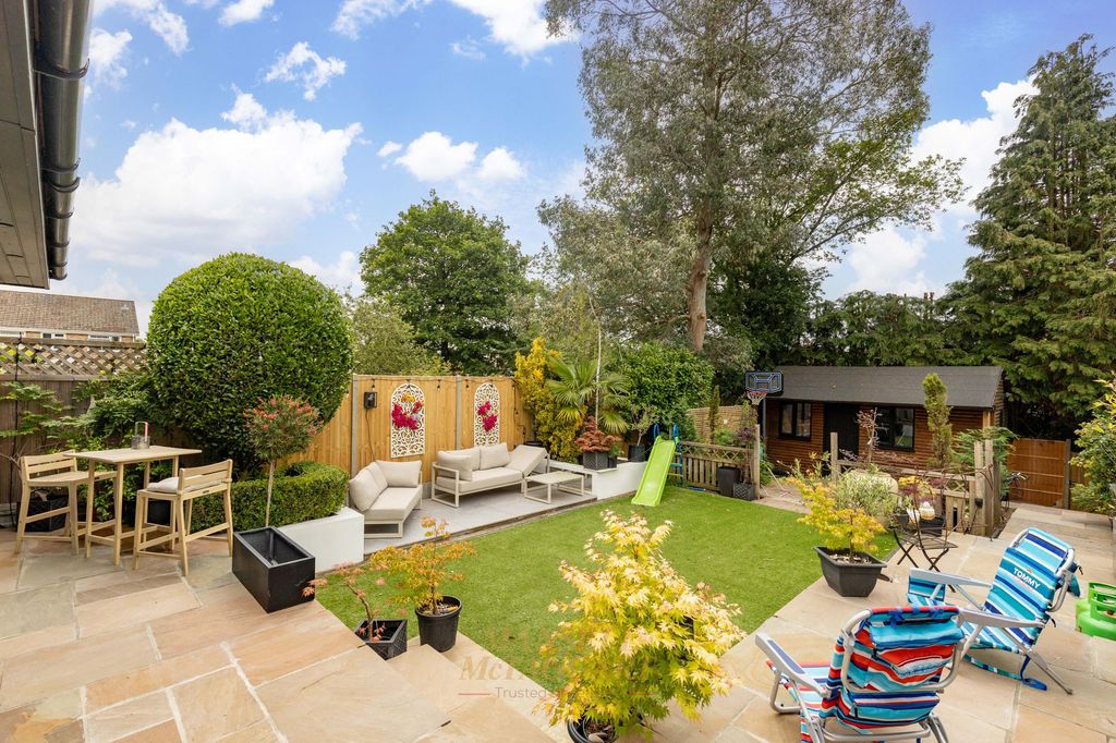 Property photo 2 of 35
