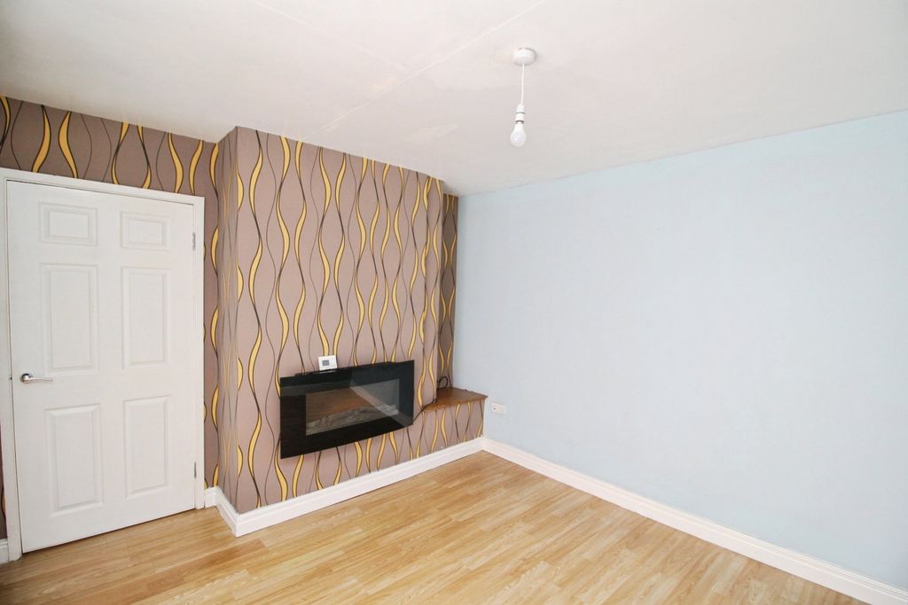Property photo 2 of 16 Lounge