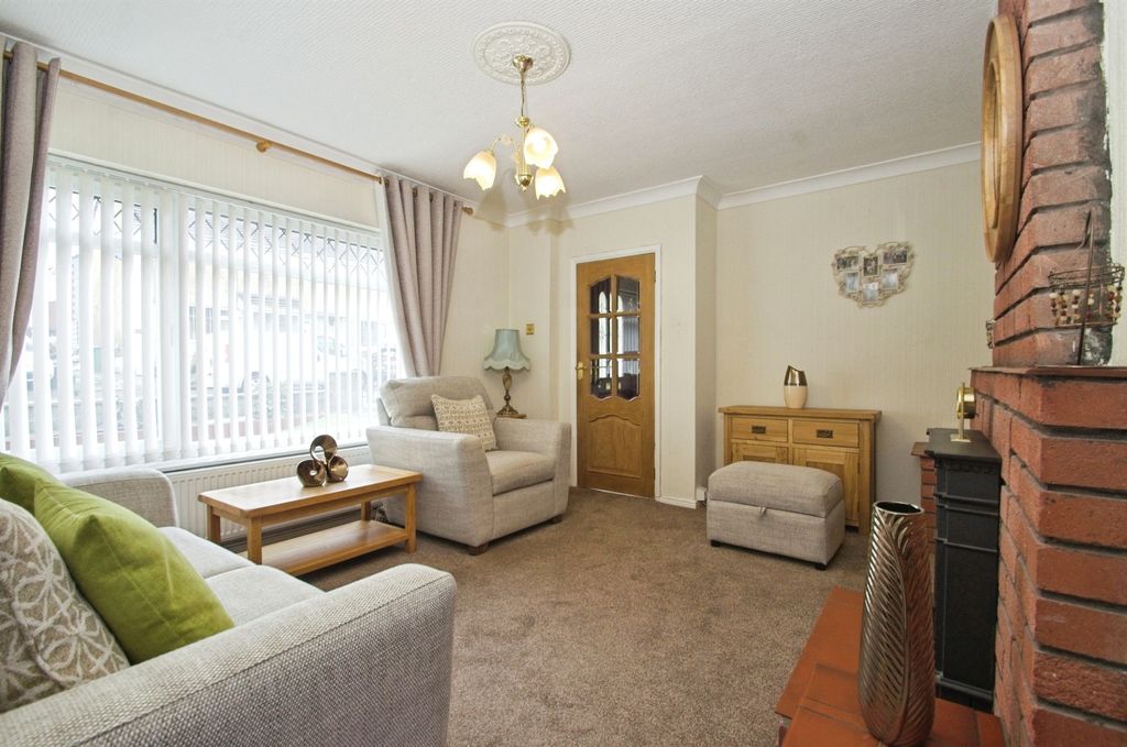 Property photo 2 of 27