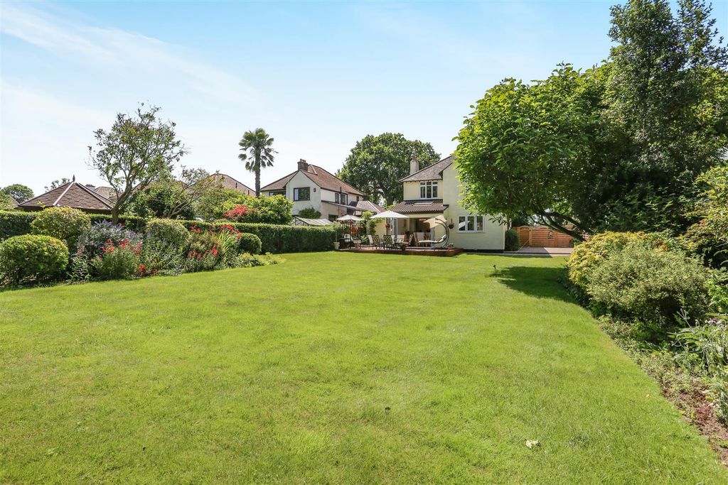 Property photo 2 of 34 630631790 - 195 Woodcote Road, Sm6 23.Jpg