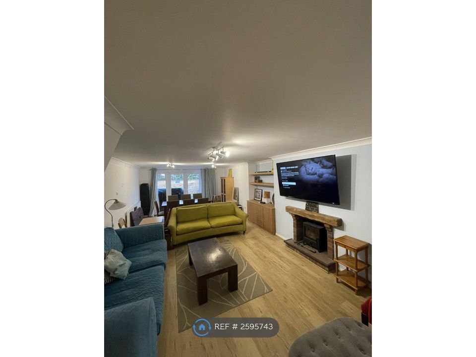 Property photo 1 of 7 Living Room
