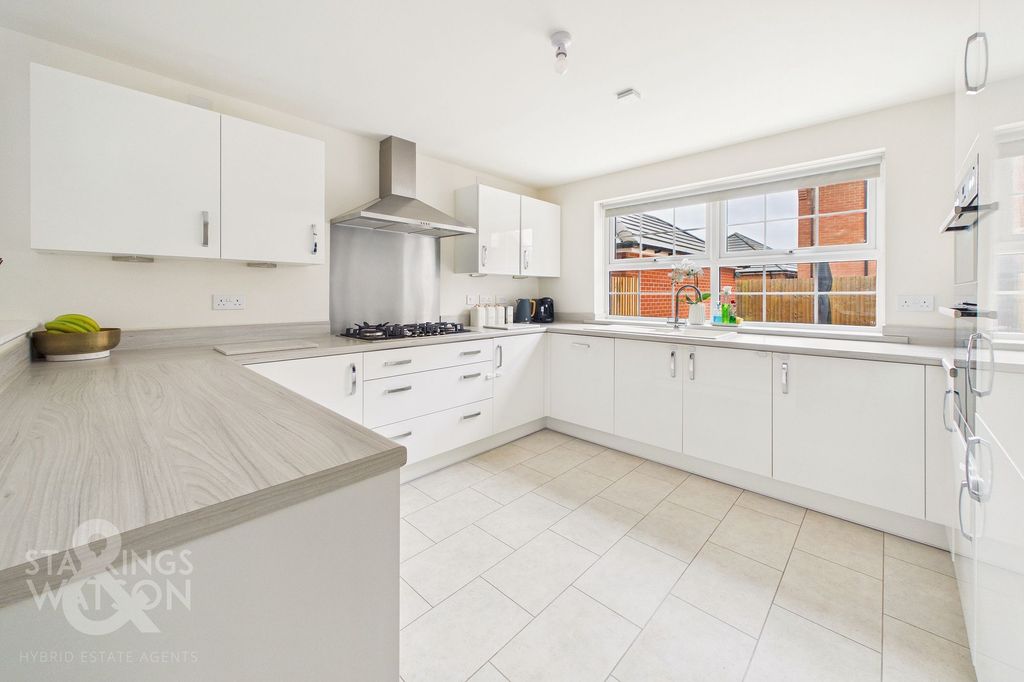 Property photo 3 of 36