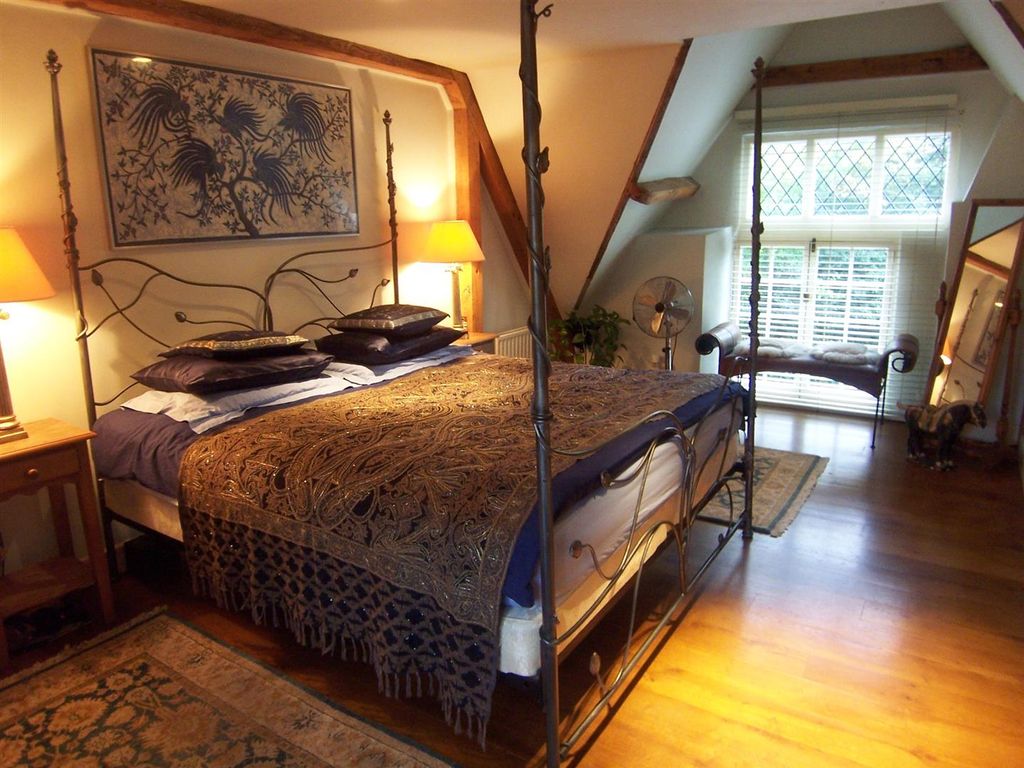 Property photo 3 of 9 Bedroom.Jpg