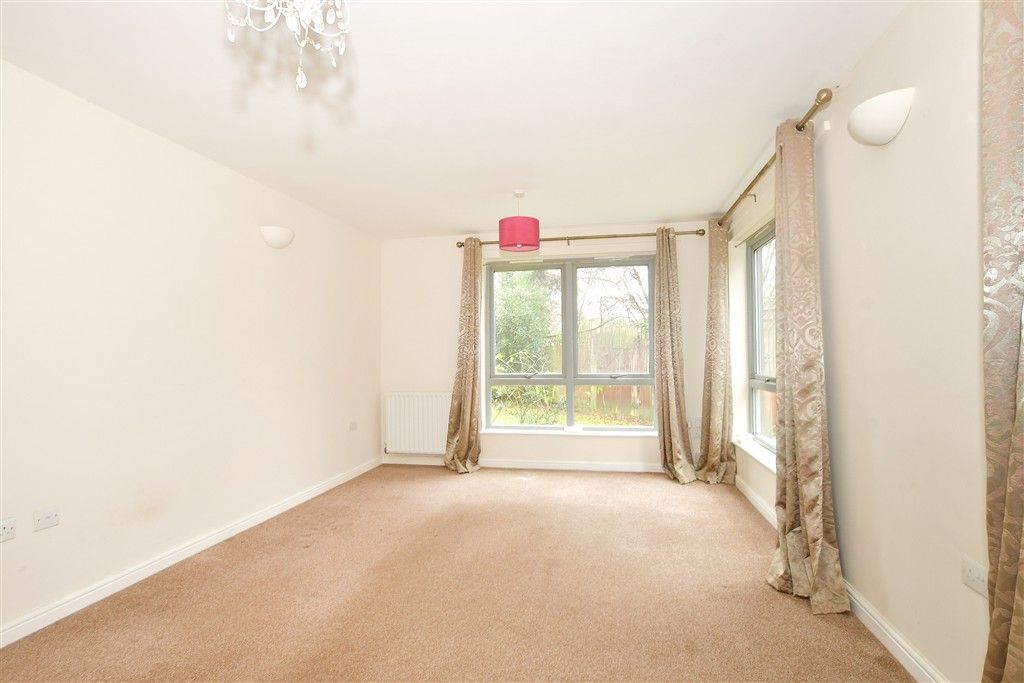 Property photo 3 of 7 Lounge