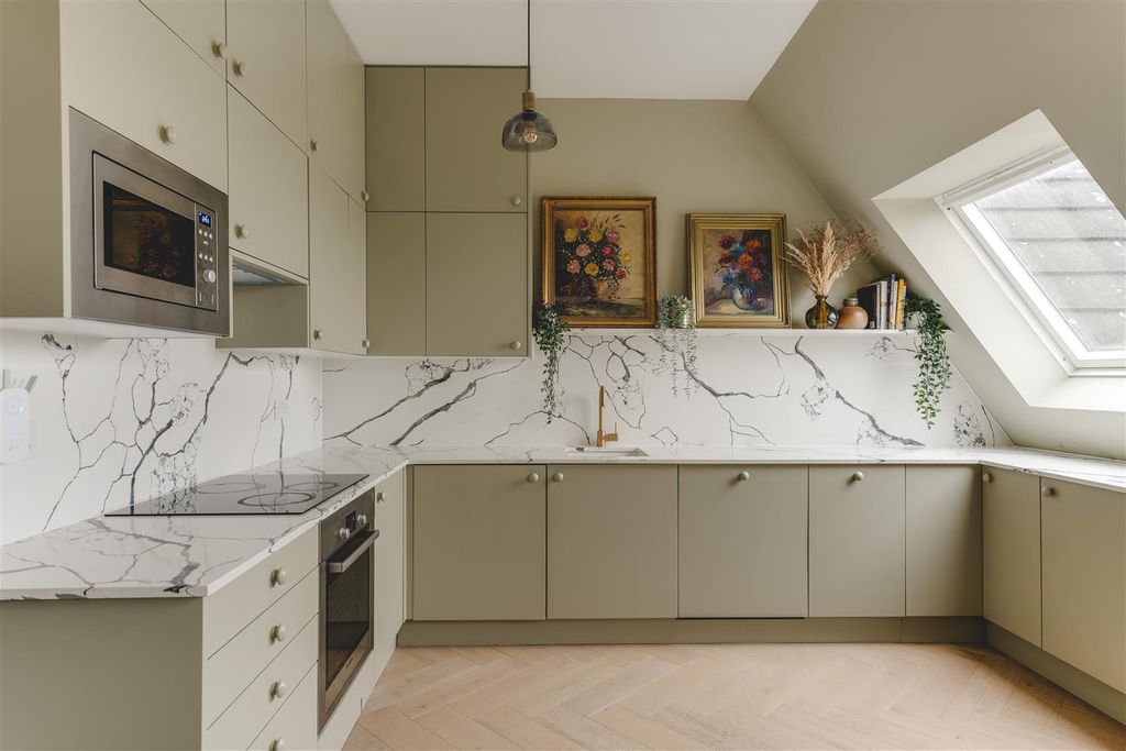 Property photo 3 of 33 Boleyn Court_v2-41.Jpg