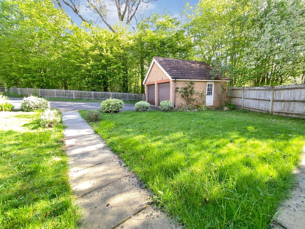 Property photo 2 of 28