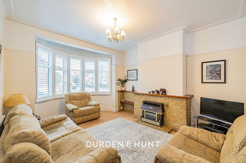 Property photo 2 of 28