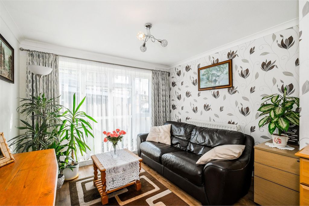 Property photo 2 of 17