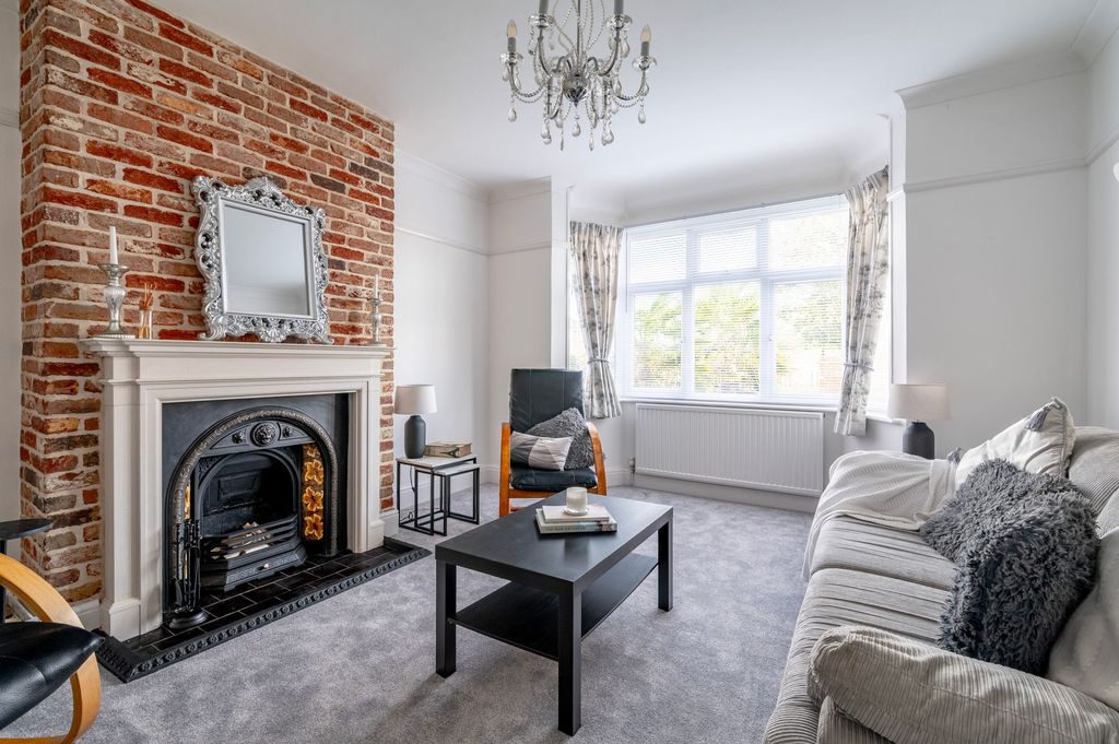 Property photo 3 of 23