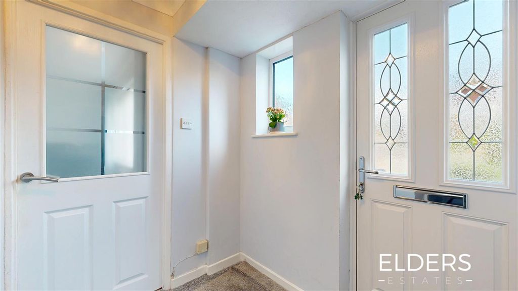 Property photo 2 of 15 Entrance Hall
