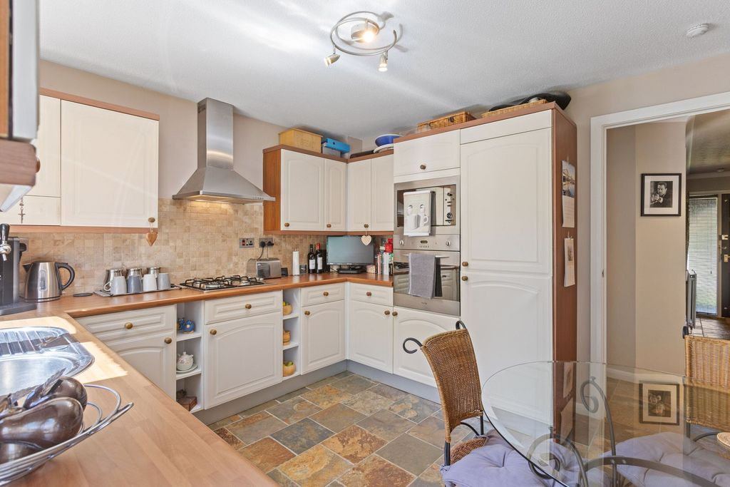 Property photo 3 of 32 Kitchen