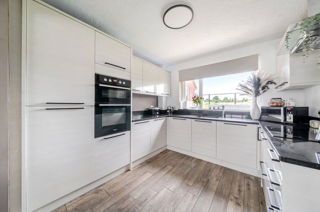 Property photo 3 of 15 Kitchen