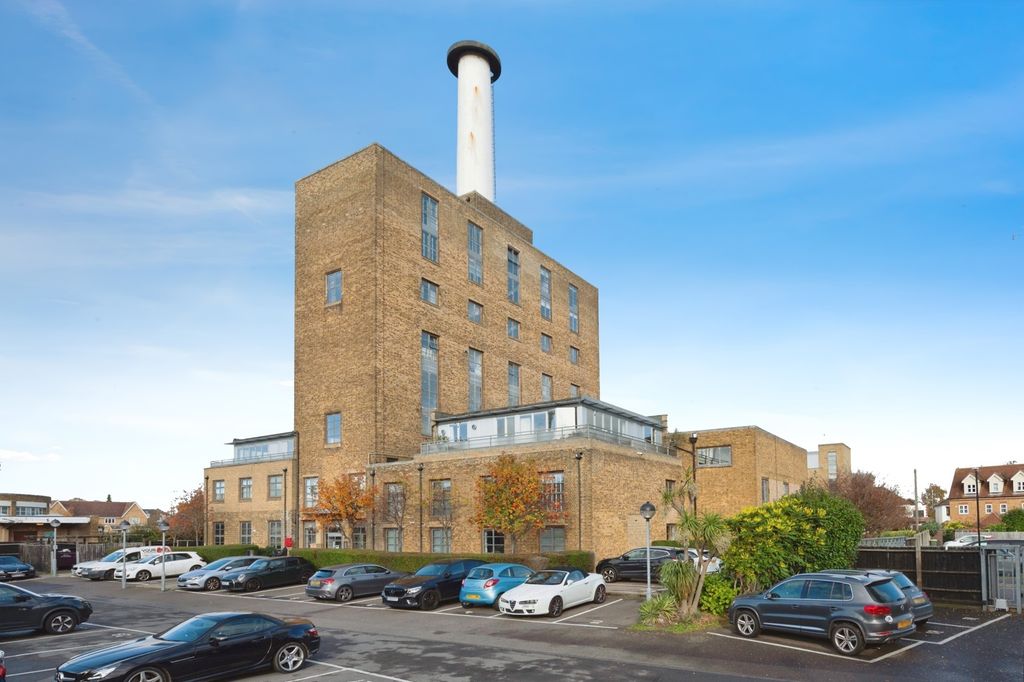 Property photo 1 of 17 Front