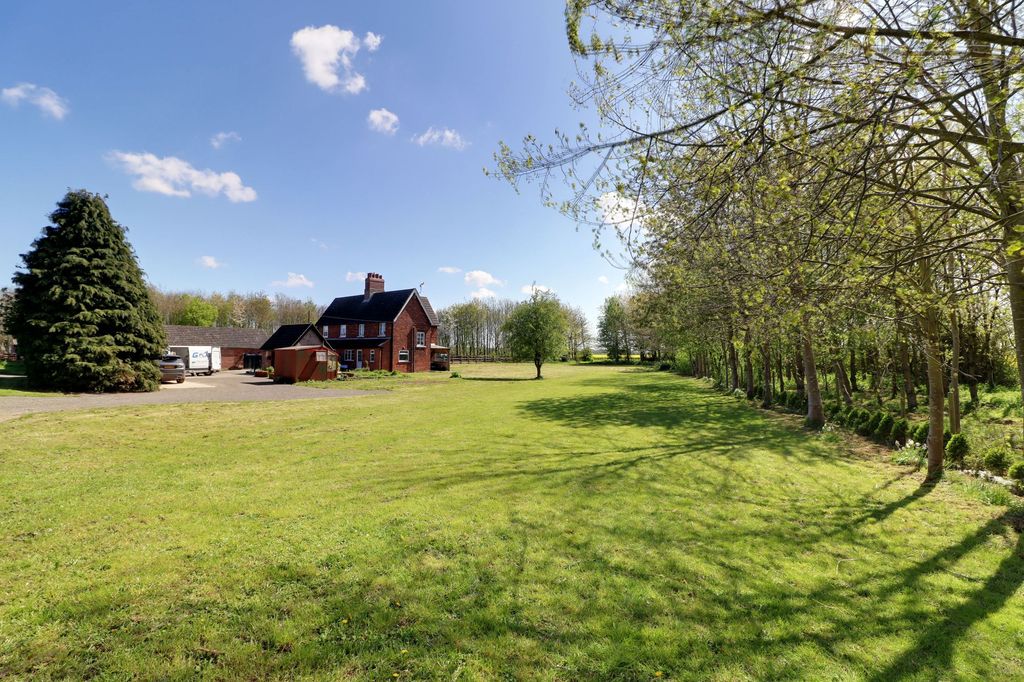 Property photo 2 of 23