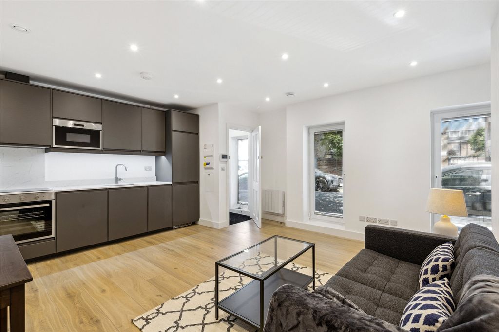 Property photo 2 of 6 Picture No. 24