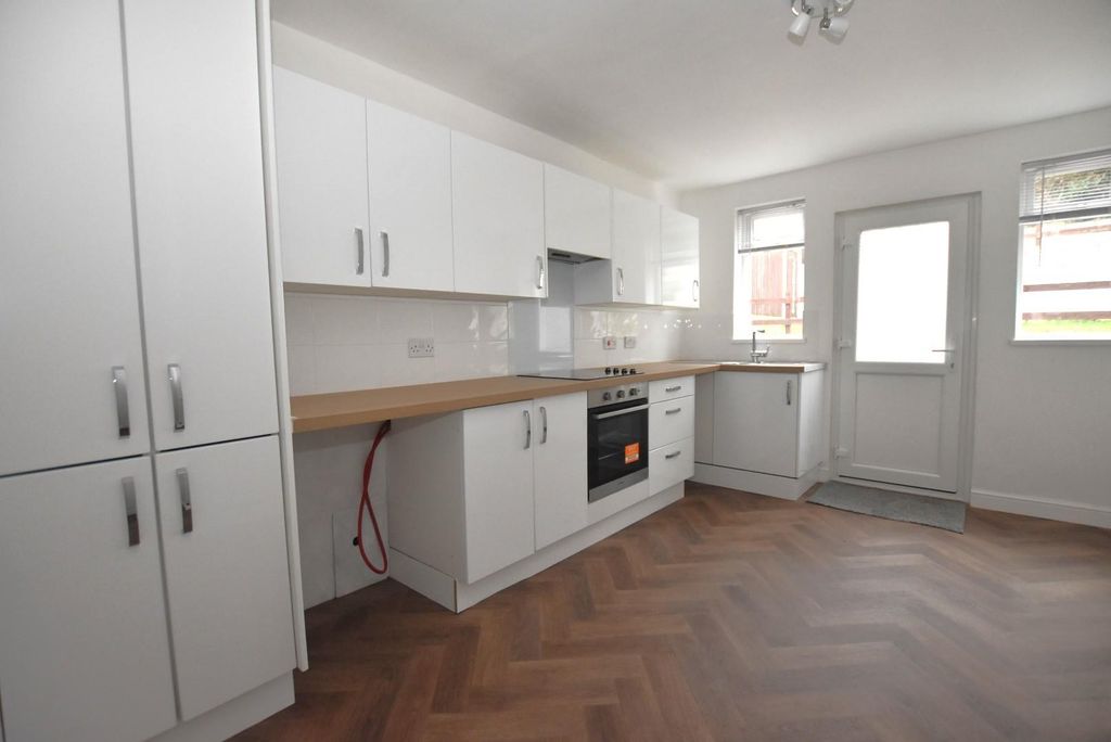 Property photo 3 of 16 Kitchen 1.Jpg