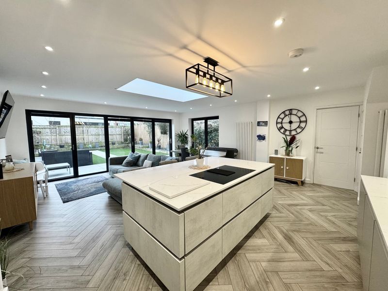 Property photo 1 of 25 Photo 4