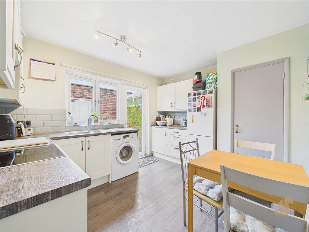 Property photo 2 of 18 Kitchen