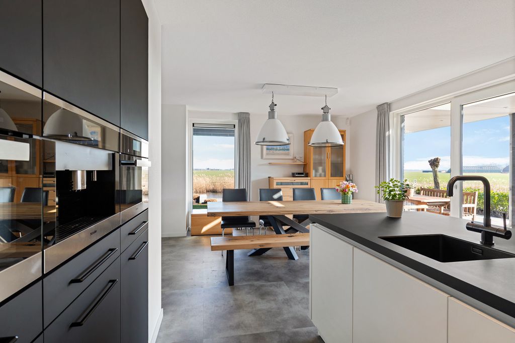 Property photo 3 of 66