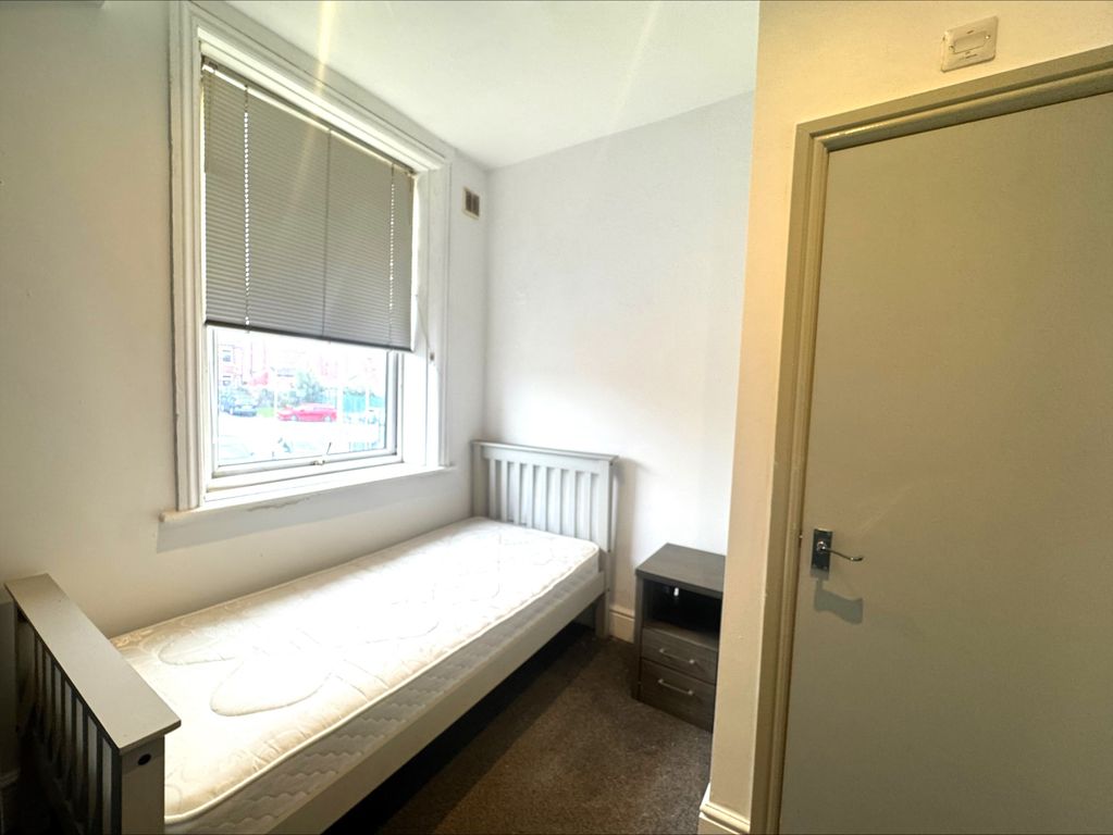 Property photo 3 of 7 Room