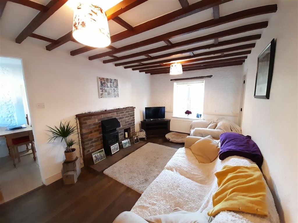 Property photo 3 of 17 Living Room