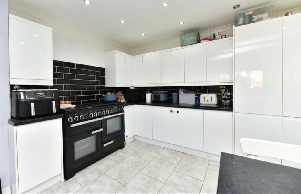 Property photo 2 of 18 Picture No. 05