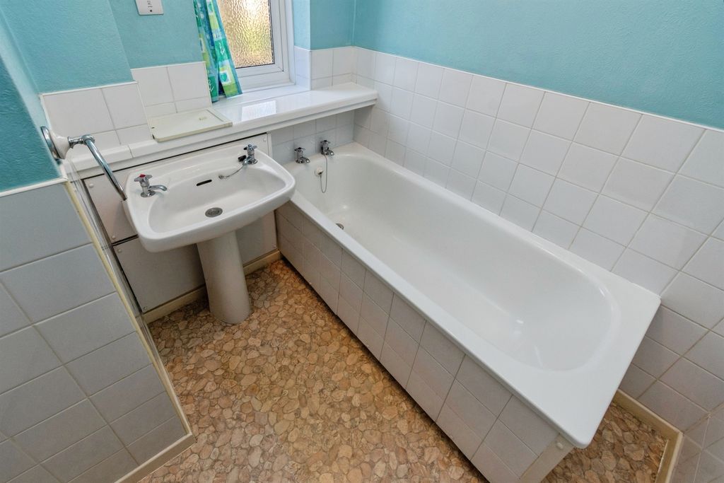 Property photo 2 of 19
