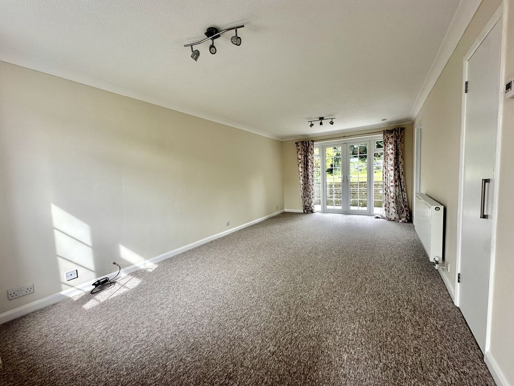 Property photo 3 of 18 50 Samber Close (12)