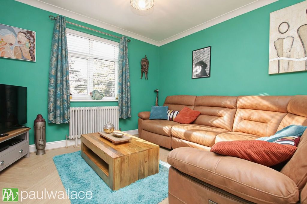 Property photo 2 of 19 Lounge