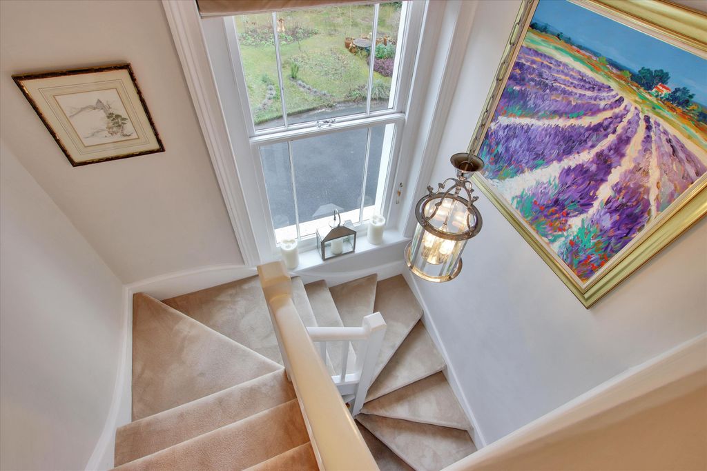 Property photo 2 of 13 Image