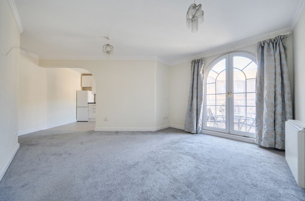 Property photo 2 of 14 1442108-7-69Dce72...