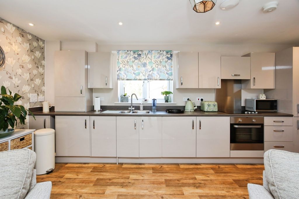 Property photo 2 of 12 Pbox-Img.Jpg
