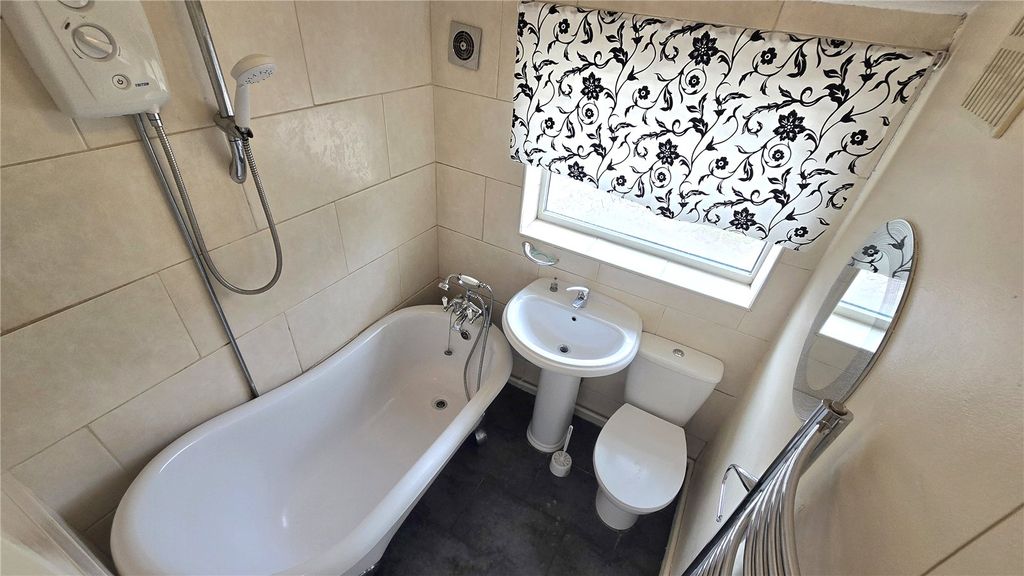 Property photo 2 of 21 Picture No. 30