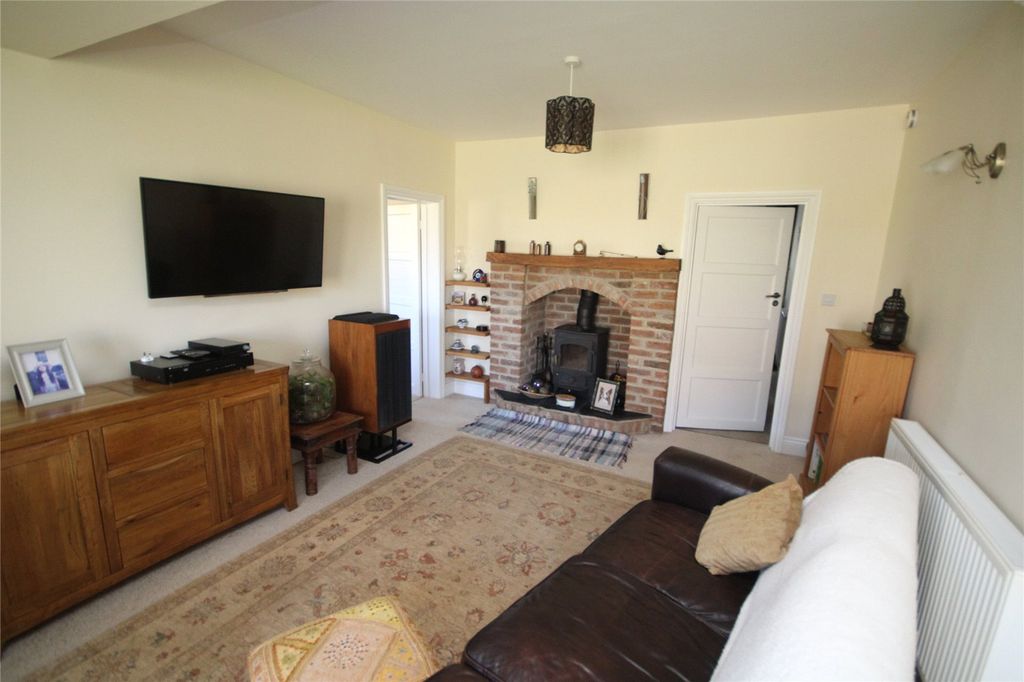 Property photo 3 of 18 Picture No. 01