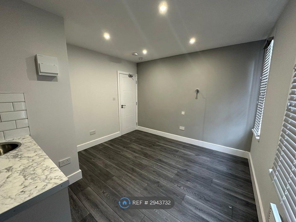 Property photo 2 of 31