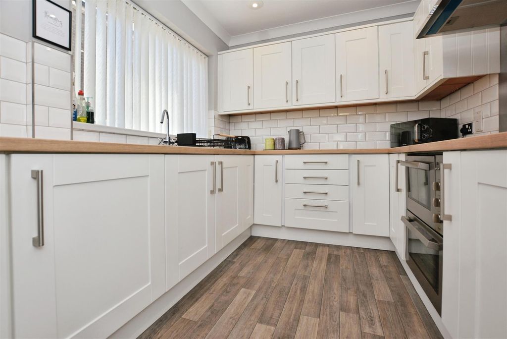 Property photo 3 of 24 Kitchen