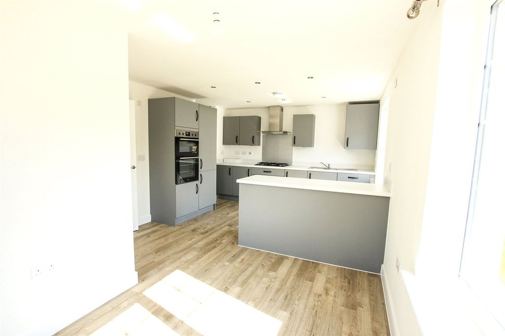 Additional image 4 of 4 bed detached house to rentJupiter Way, Chester, Cheshire CH4