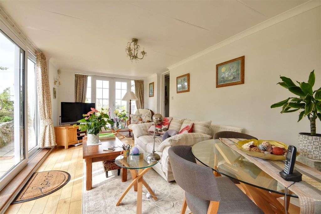 Property photo 2 of 31