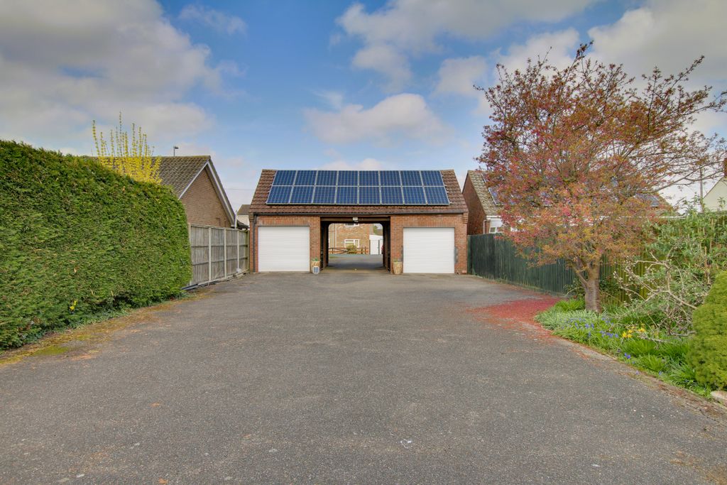 Property photo 2 of 33