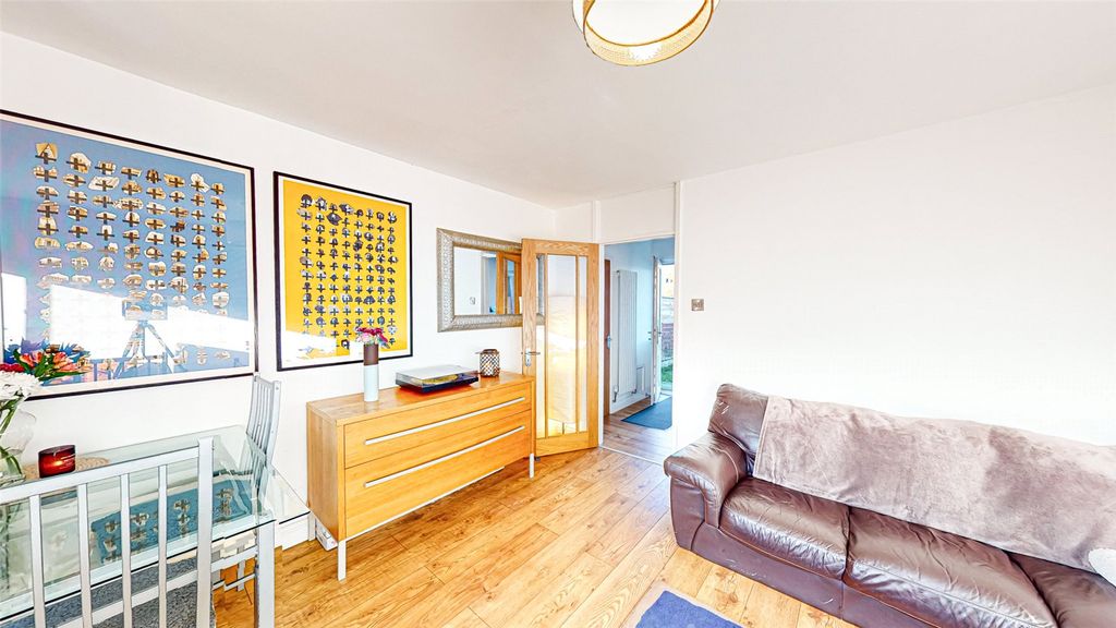 Property photo 3 of 20 Picture No. 05