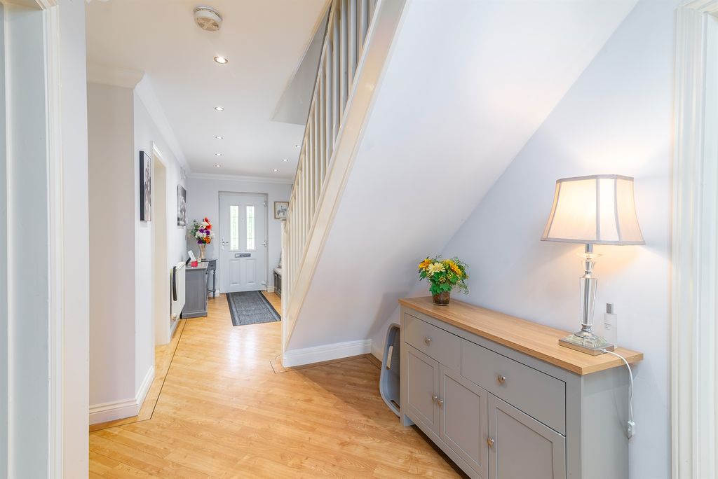 Property photo 2 of 20 Entrance Hall